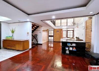 Townhome in Phrom Phong - Spacious 5-Bedroom 5-Bathroom Townhome For Rent In Popular Bangkok Neighborhood