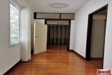 Detached House in Sukhumvit 49 - 4 Bedrooms and 2 Bathrooms for Rent in Phrom Phong Area of Bangkok