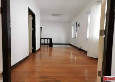 Detached House in Sukhumvit 49 - 4 Bedrooms and 2 Bathrooms for Rent in Phrom Phong Area of Bangkok