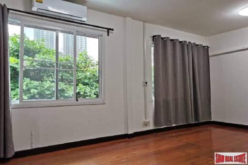 Detached House in Sukhumvit 49 - 4 Bedrooms and 2 Bathrooms for Rent in Phrom Phong Area of Bangkok