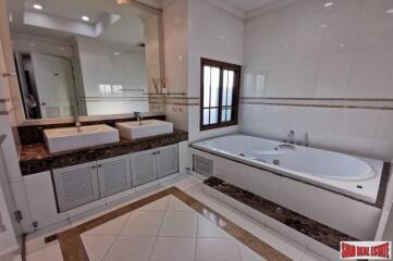 Baan Sansiri Sukhumvit 67 - Excellent Luxury Five Bedroom Home for Rent in a Gated Phra Khanong Estate - Pet Friendly