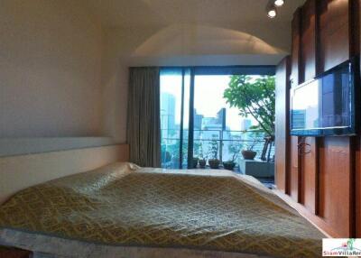 The Met l Bright Contemporary Two Bedroom Condo with City Views in Chong Nonsi