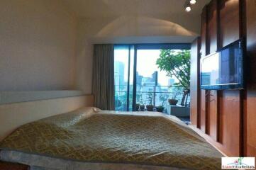 The Met l Bright Contemporary Two Bedroom Condo with City Views in Chong Nonsi