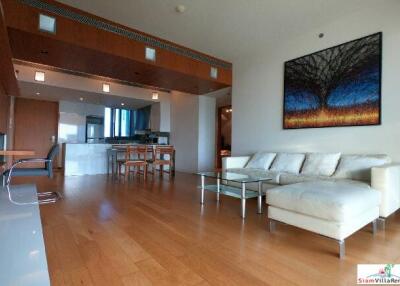 The Met l Bright Contemporary Two Bedroom Condo with City Views in Chong Nonsi