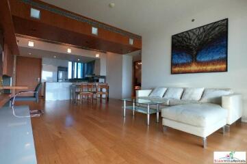 The Met l Bright Contemporary Two Bedroom Condo with City Views in Chong Nonsi