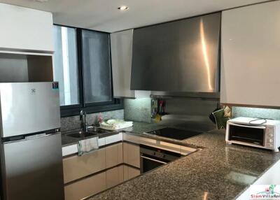 The Met l Bright Contemporary Two Bedroom Condo with City Views in Chong Nonsi