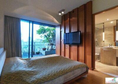 The Met l Bright Contemporary Two Bedroom Condo with City Views in Chong Nonsi