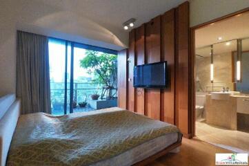 The Met l Bright Contemporary Two Bedroom Condo with City Views in Chong Nonsi