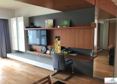 The Met l Bright Contemporary Two Bedroom Condo with City Views in Chong Nonsi