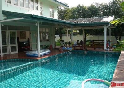 Five Bedroom Home with Private Salt Water Pool on Thonglor BTS