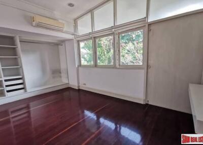 Two Bedroom Pet Friendly House for Rent with Nice Yard and Close to BTS Ekkamai