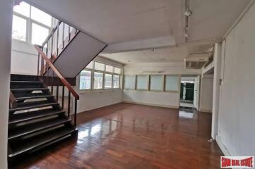 Two Bedroom Pet Friendly House for Rent with Nice Yard and Close to BTS Ekkamai