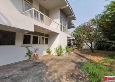 Two Bedroom Pet Friendly House for Rent with Nice Yard and Close to BTS Ekkamai