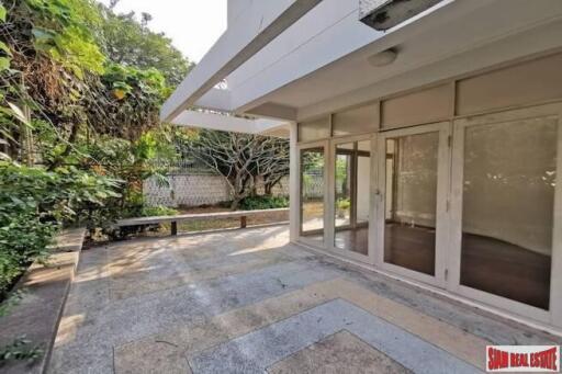 Two Bedroom Pet Friendly House for Rent with Nice Yard and Close to BTS Ekkamai