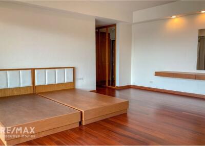 Luxurious 4 Bed Condo for Rent in Sathorn with Spectacular Views