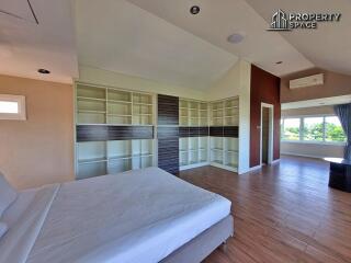 6 Bedroom Pool Villa In East Pattaya Near Jomtien Beach For Rent