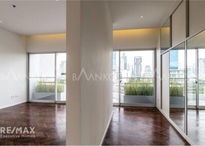 Luxurious 4-Bedroom Condo in Sathorn with Modern Design