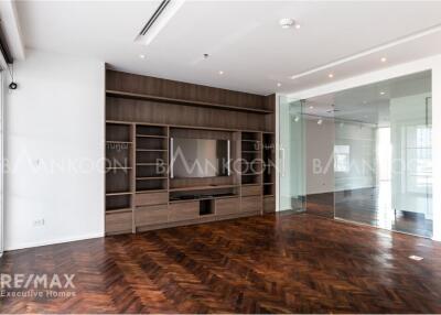 Luxurious 4-Bedroom Condo in Sathorn with Modern Design