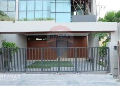 Brand New 3-Bedroom Pool Villa for Rent in Sukhumvit 63, BTS Ekamai