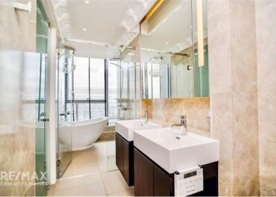 Luxurious River View Penthouse at The Lumpini 24, Sukhumvit 24 - BTS Phrom Phong 16 Mins Walk