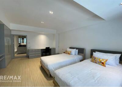 Pet Friendly 2 Bedrooms Condo For Rent in Asoke Area