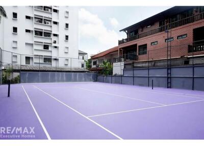 Pet Friendly 2 Bedrooms Condo For Rent in Asoke Area