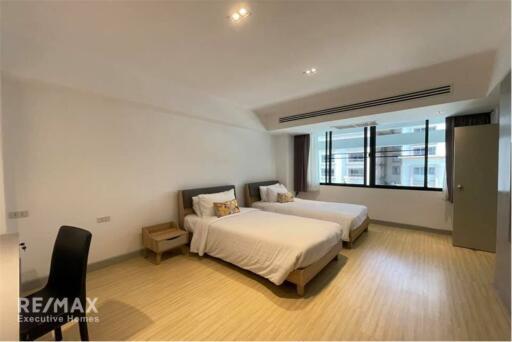 Pet Friendly 2 Bedrooms Condo For Rent in Asoke Area