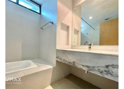 For Rent: Modern 41 Bedroom Detached House with Pool in Sukhumvit 63 near BTS Ekamai