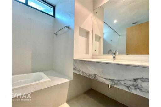 For Rent: Modern 41 Bedroom Detached House with Pool in Sukhumvit 63 near BTS Ekamai