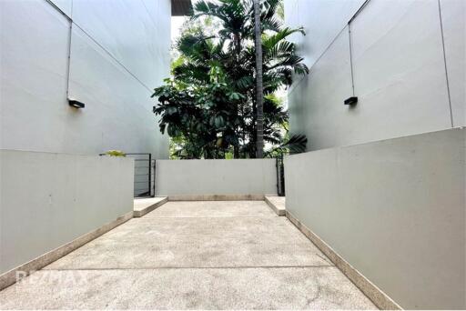 For Rent: Modern 41 Bedroom Detached House with Pool in Sukhumvit 63 near BTS Ekamai