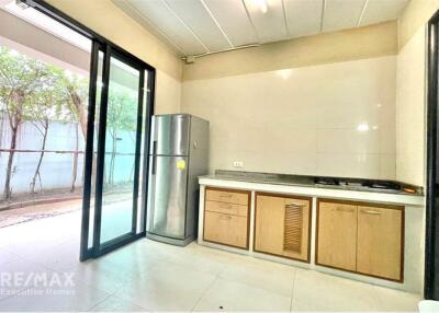 For Rent: Modern 41 Bedroom Detached House with Pool in Sukhumvit 63 near BTS Ekamai