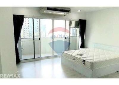 Pet Friendly 2 Bed Condo for Rent 5 Mins Walk from BTS Thong Lo, Sukhumvit 55