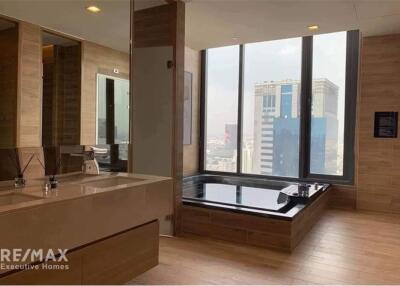 For Rent: Luxurious 2-Bed, 2-Bath Condo at The Esse Asoke  MRT Sukhumvit 7 Mins Walk