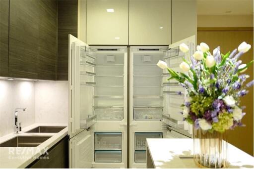 Luxurious 2 Bed Condo with Breathtaking City Views, 7 Mins from Sukhumvit MRT