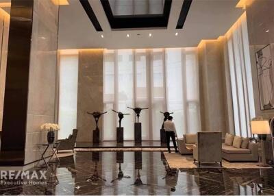 Luxurious 2 Bed Condo with Breathtaking City Views, 7 Mins from Sukhumvit MRT