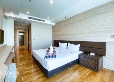 Luxurious 3 Bedroom Condo with Balcony in Sukhumvit 39 High Rise Building