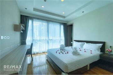 Luxurious 3 Bedroom Condo with Balcony in Sukhumvit 39 High Rise Building