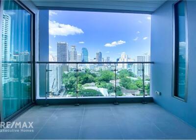 Luxurious 3 Bedroom Condo with Balcony in Sukhumvit 39 High Rise Building