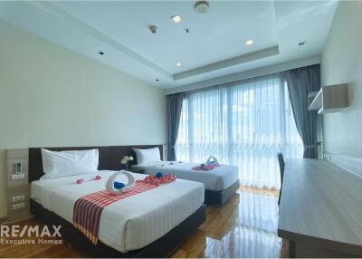 Luxurious 3 Bedroom Condo with Balcony in Sukhumvit 39 High Rise Building