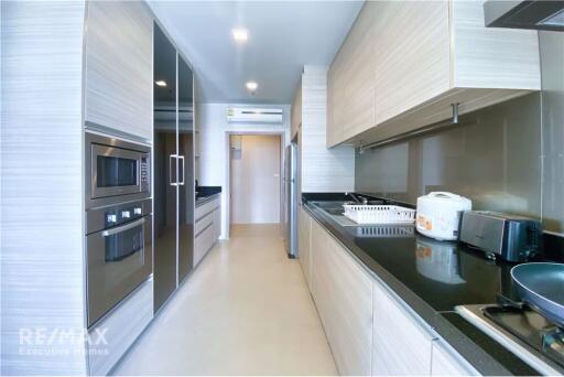 Luxurious 3 Bedroom Condo with Balcony in Sukhumvit 39 High Rise Building