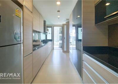 Luxurious 3 Bedroom Condo with Balcony in Sukhumvit 39 High Rise Building