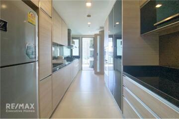 Luxurious 3 Bedroom Condo with Balcony in Sukhumvit 39 High Rise Building