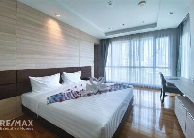 Luxurious 3 Bedroom Condo with Balcony in Sukhumvit 39 High Rise Building