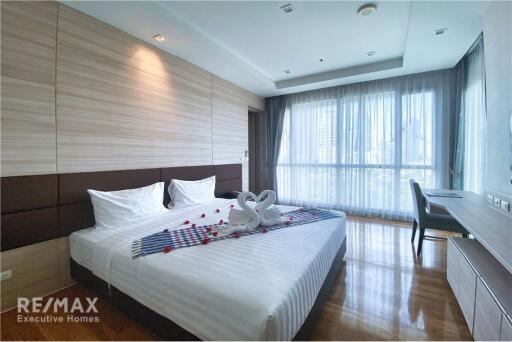 Luxurious 3 Bedroom Condo with Balcony in Sukhumvit 39 High Rise Building