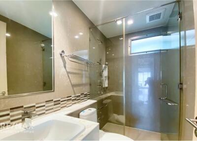 Luxurious 3 Bedroom Condo with Balcony in Sukhumvit 39 High Rise Building