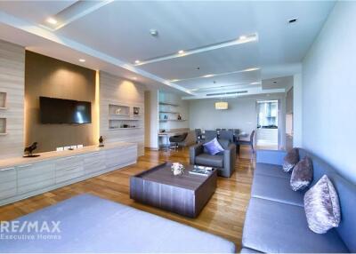 Luxurious 3 Bedroom Condo with Balcony in Sukhumvit 39 High Rise Building