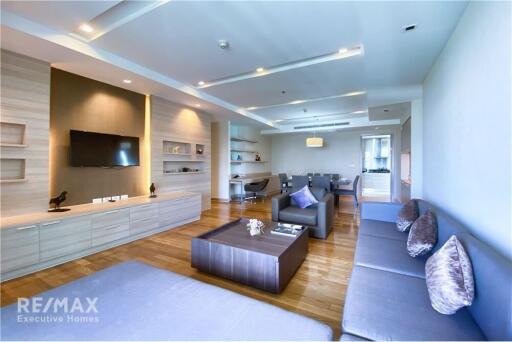 Luxurious 3 Bedroom Condo with Balcony in Sukhumvit 39 High Rise Building