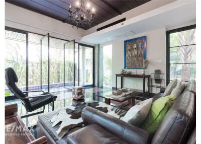 Luxurious 3 Bedroom Pool Villa near BTS Thonglor