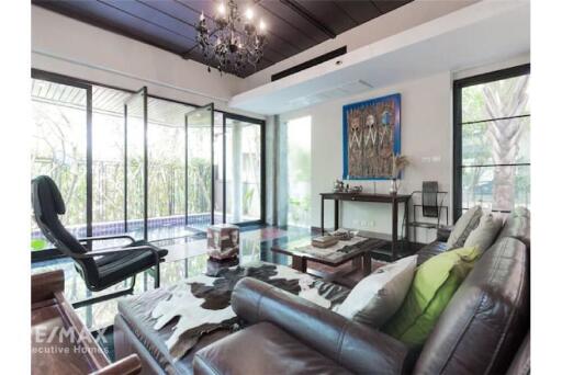 Luxurious 3 Bedroom Pool Villa near BTS Thonglor