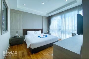 Luxurious 2 Bedroom Condo with Balcony in High Rise Building, Sukhumvit 39